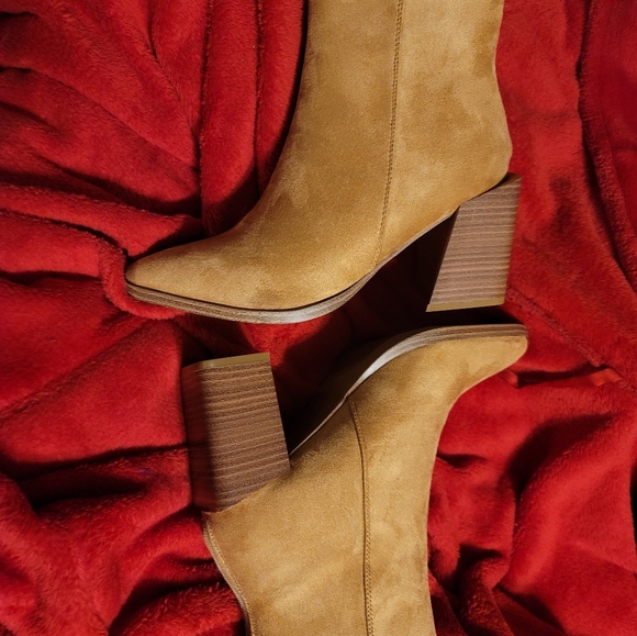 NEW SUEDED CHUNKY HEEL BACK ZIP SLIP ON BOOTIES 3.25 Heel. SIZE 9 TAN - Picture 8 of 13